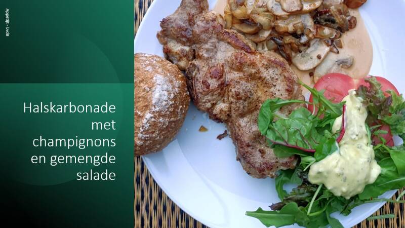 Halscarbonade met champignons en gemengde salade
