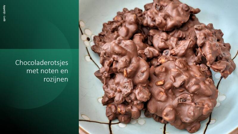 Chocoladerotsjes met noten en rozijnen