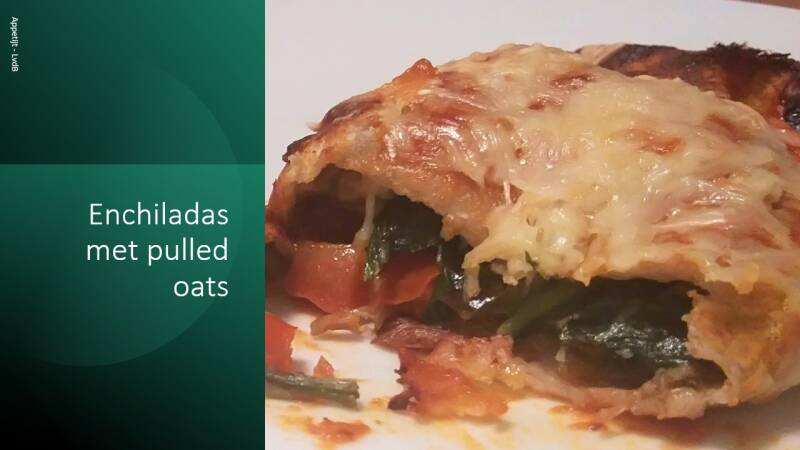 Enchiladas met pulled oats, paprika, aubergine, spinazie en feta