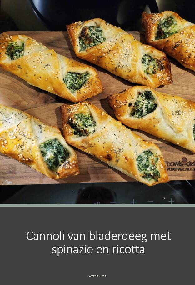 Cannoli van bladerdeeg met spinazie en ricotta