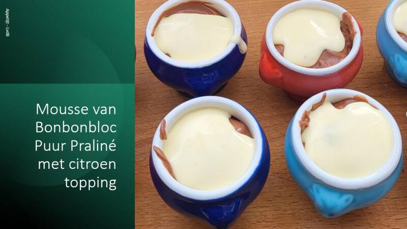 Mousse van Bonbonbloc puur praliné met citroen topping