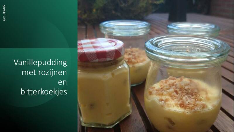 Vanillepudding met rozijnen en bitterkoekjes