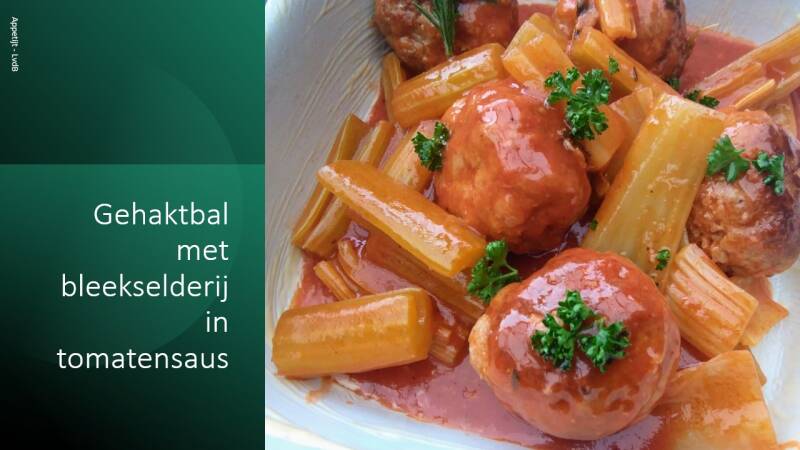 Gehaktbal met bleekselderij in tomatensaus