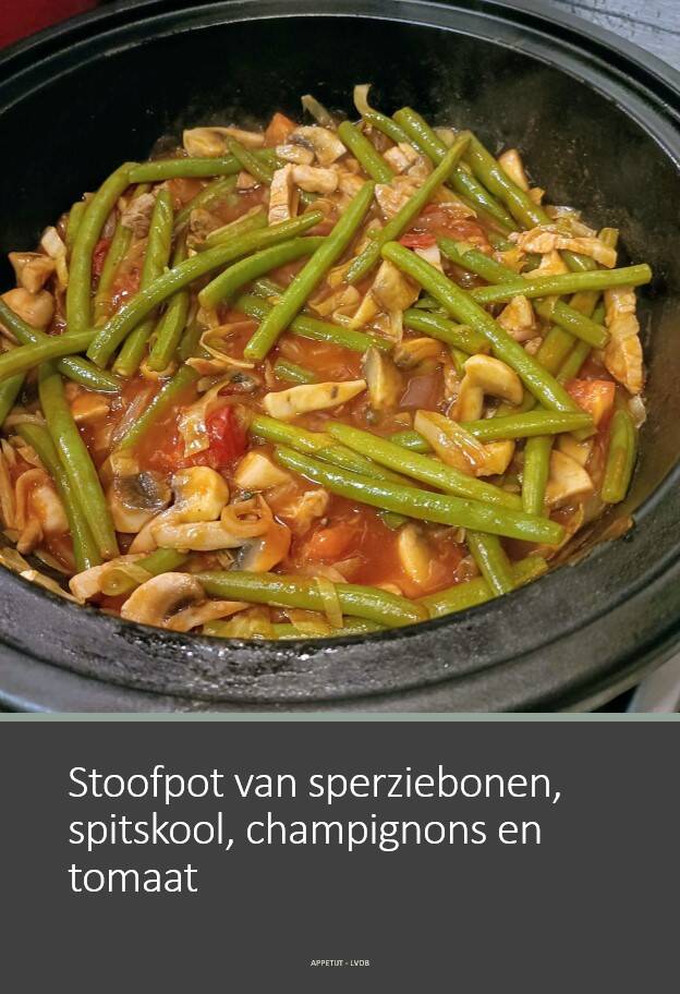Stoofpot van sperziebonen, spitskool, champignons en tomaat