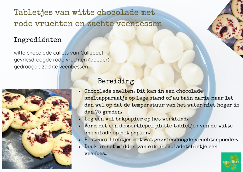 Tabletjes van witte chocolade met rode vruchten en zachte veenbessen