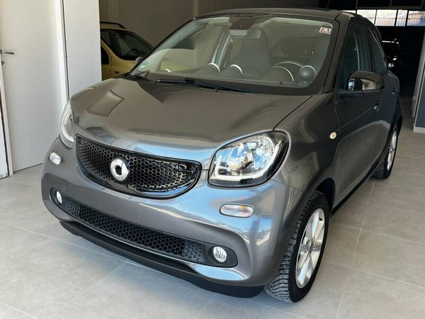 SPrima immatricolazione 04/2015 Carburante Benzina Cambio Manuale Chilometraggio 120.000 km Potenza 52 kW (71 CV) Consumo di carburante 4.2 l/100km (Comb.)mart forFour  1.0 Prime 71cv