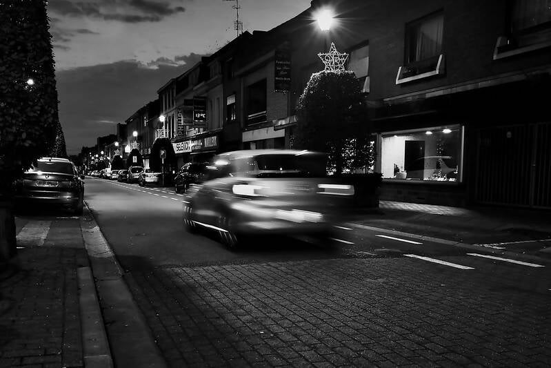 Voiture en noir et blanc