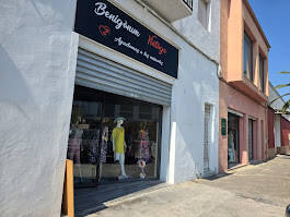 Photo showing the front of Beniganim Vintage situated at Carrer ronda rodat 14, Beniganim 46830, Valencia 