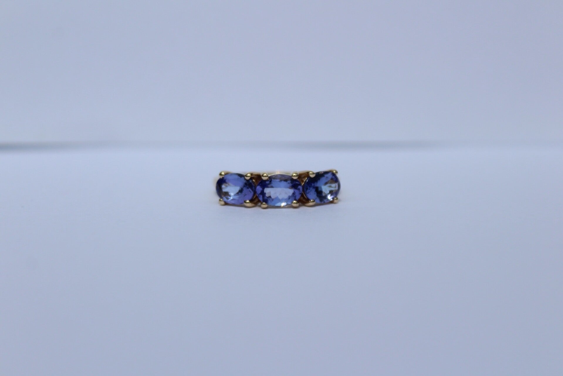 Noa - Tanzanite Trilogy ring