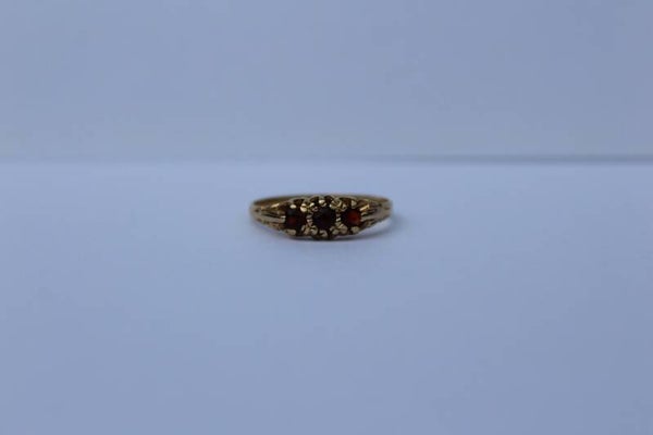 Zara - Garnet trilogy ring