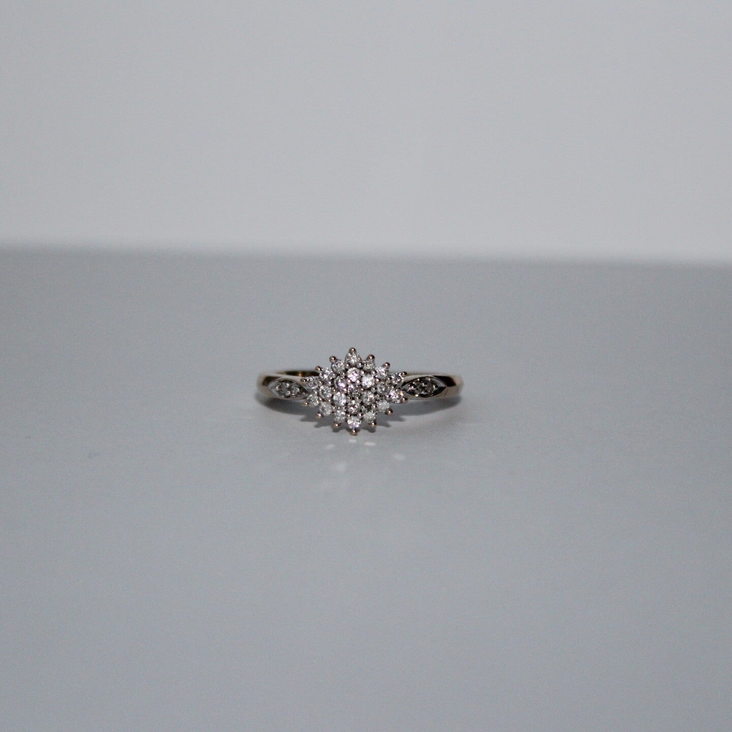Sterre - 9ct diamond cluster ring ruit