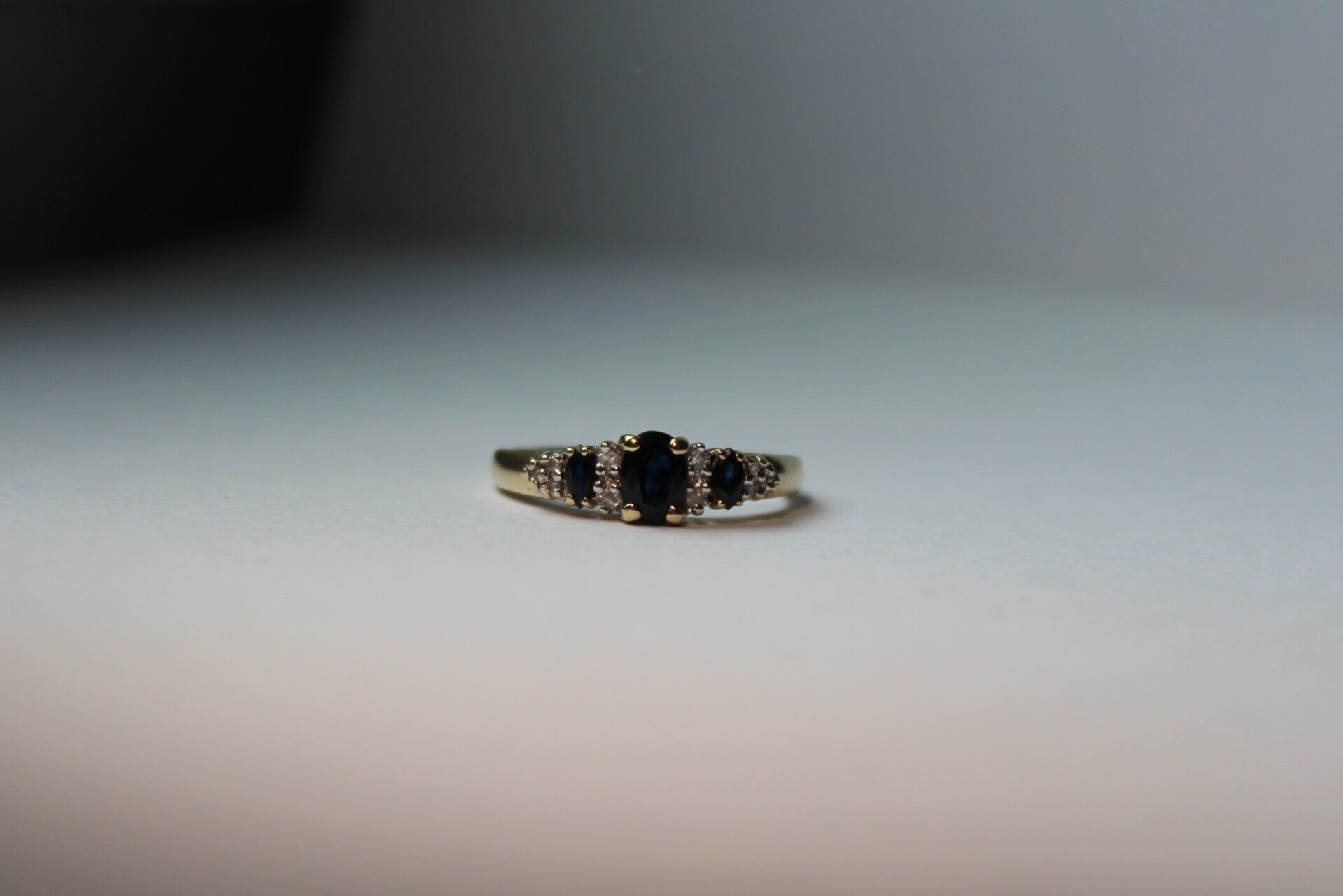 Bibi - Sapphire & diamond trilogy ring