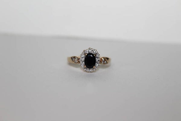 Gwenn - Sapphire & diamond halo