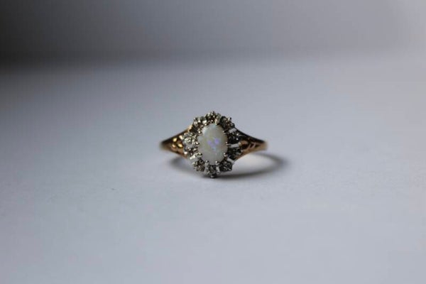Noé - 9ct Halo ring Opal & Diamonds