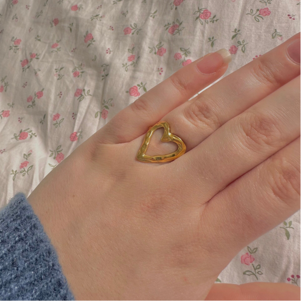 Open hart ring
