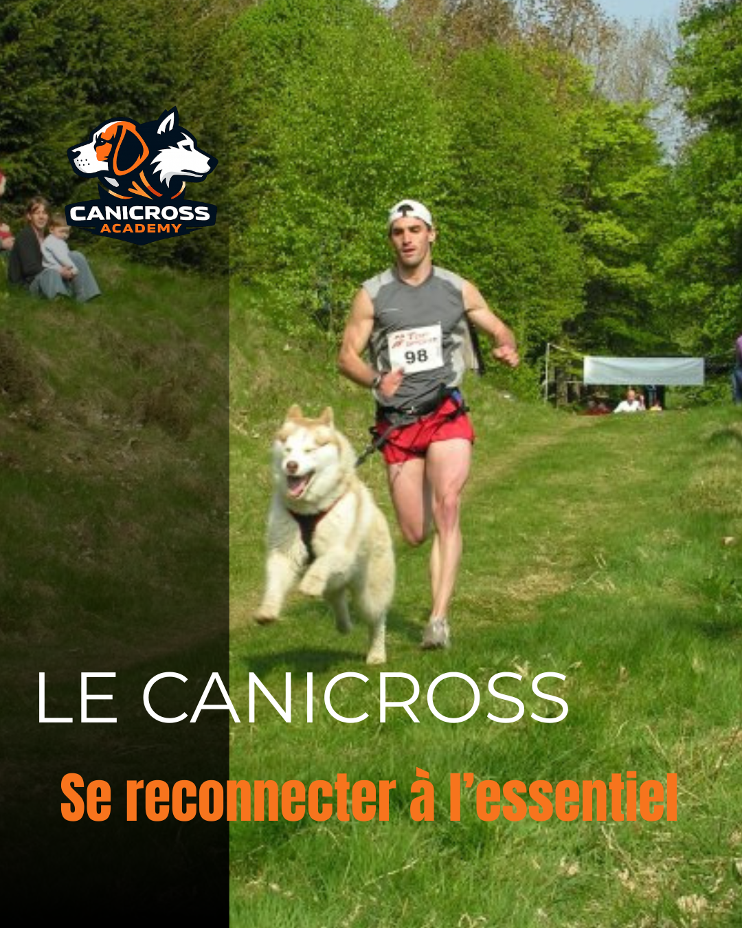 Binôme humain-chien pratiquant le canicross sur un parcours nature