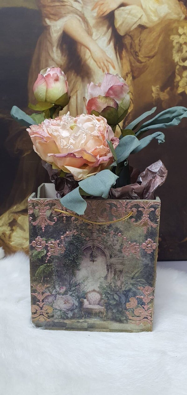 Houten tasje met kunstbloemen