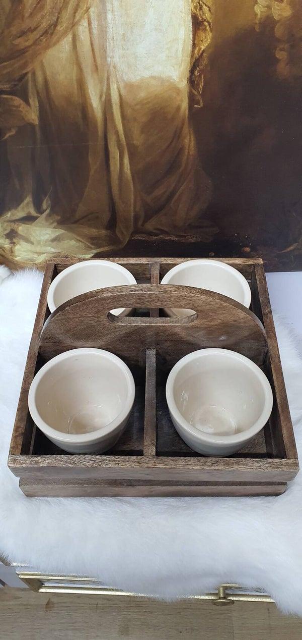 4 porseleinen bekers met dienblad