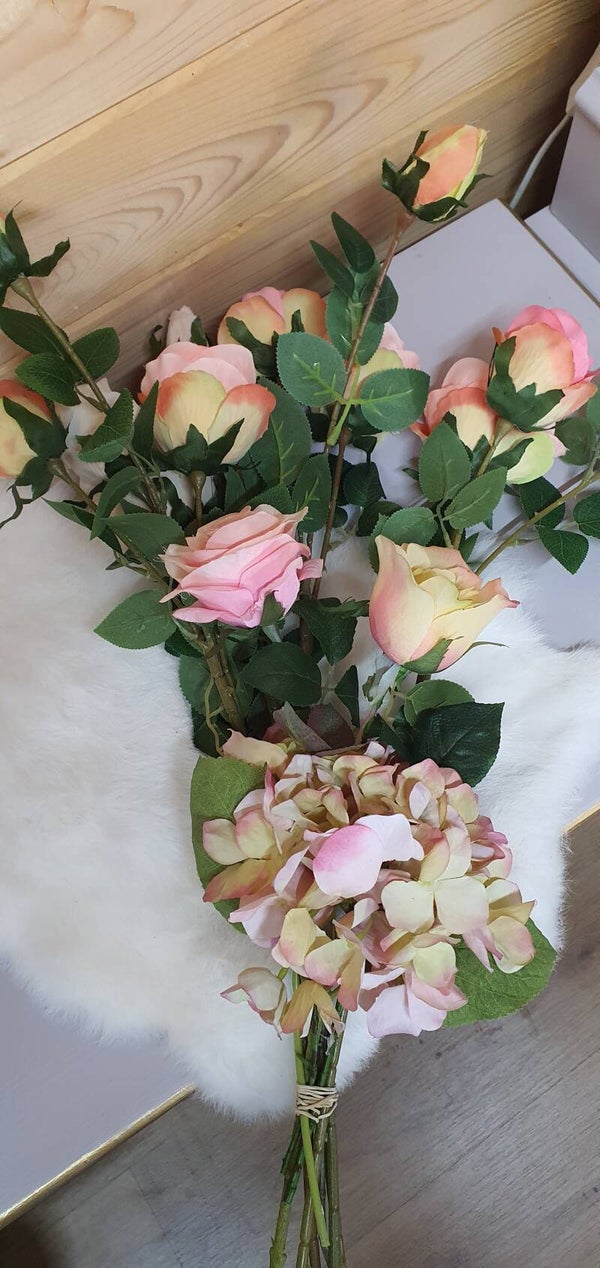 Bos roze kunstbloemen