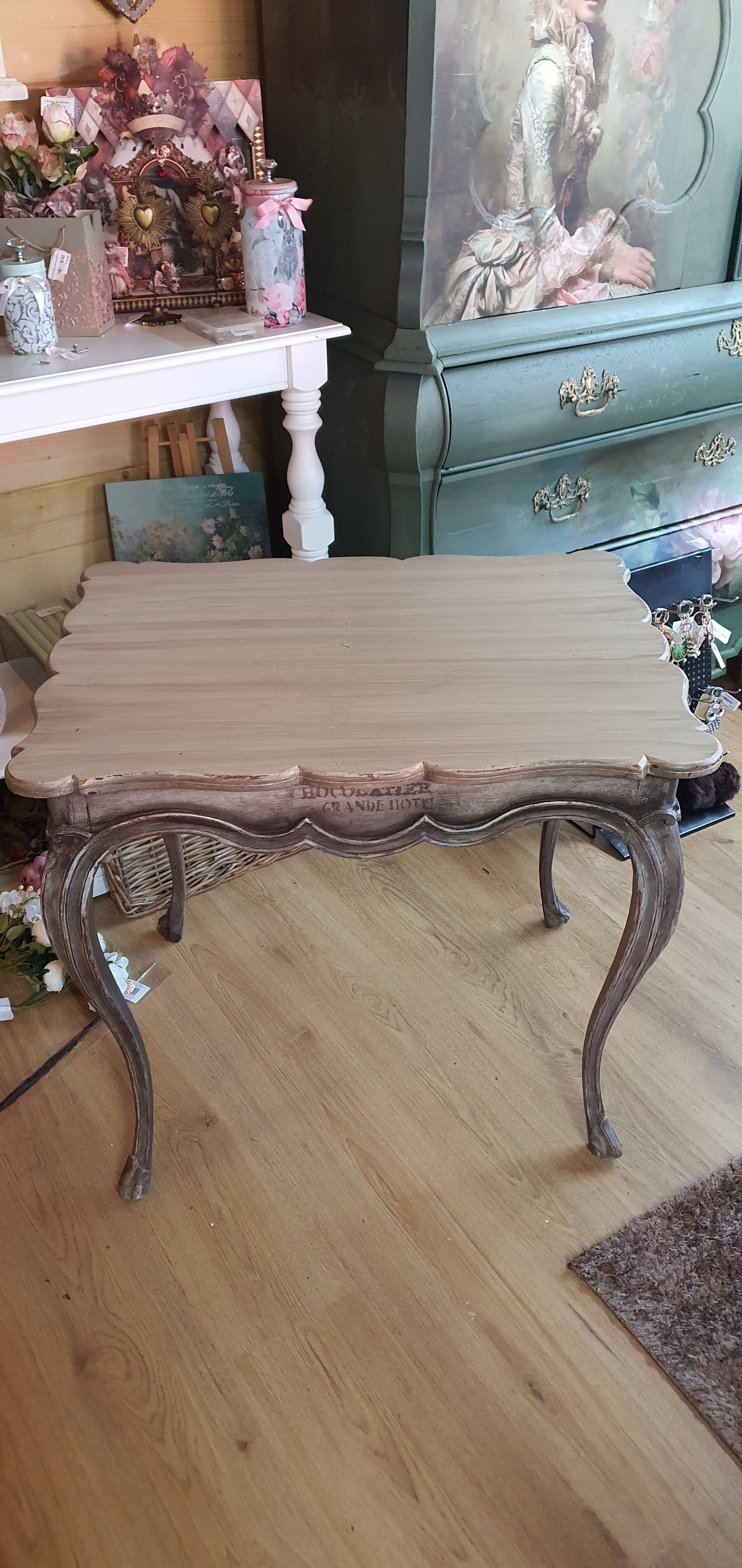 Prachtig gerestylde bijzettafel