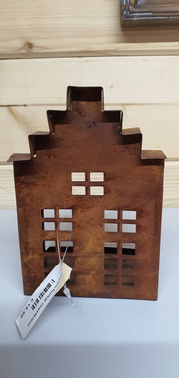Metalen huisje roestkleur