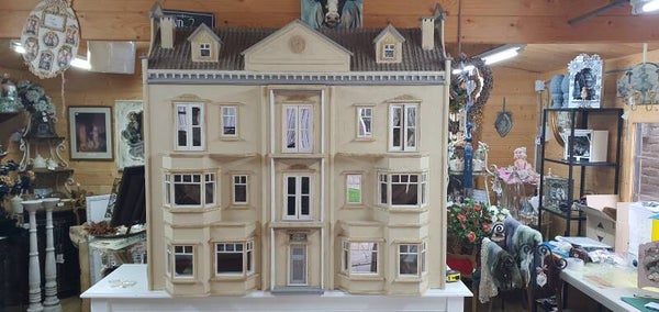 Prachtig Victoriaans Poppenhuis 'Cronenstijn' (Schaal 1:12