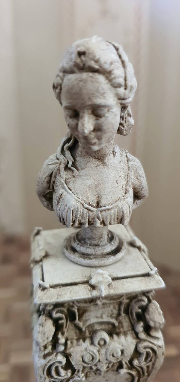 Prachtige miniatuur buste 1 op 12