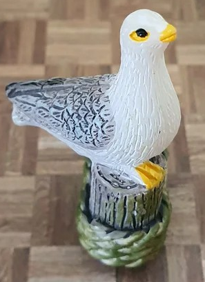 Vogel op standaard