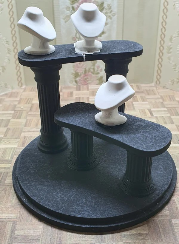 3 bustes  met zwart display