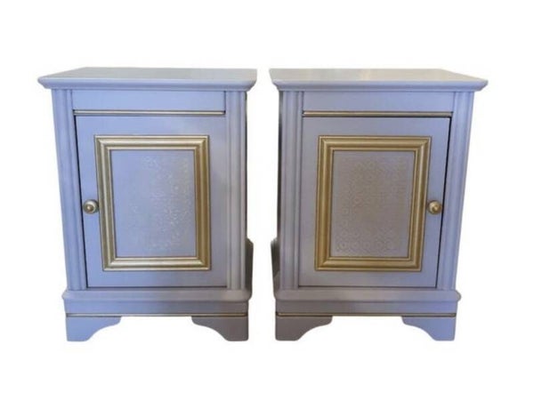 Set van twee prachtig gerestylde nachtkastjes in een elegante taupe kleur