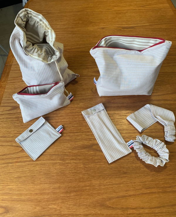 Ensemble trousses de voyage et accessoires vichy beige
