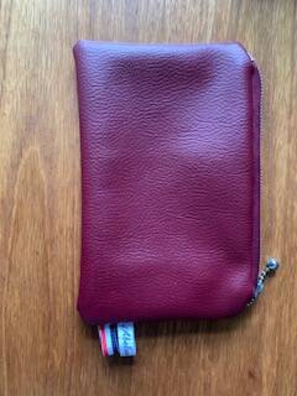 trousse plate en skaï bordeau
