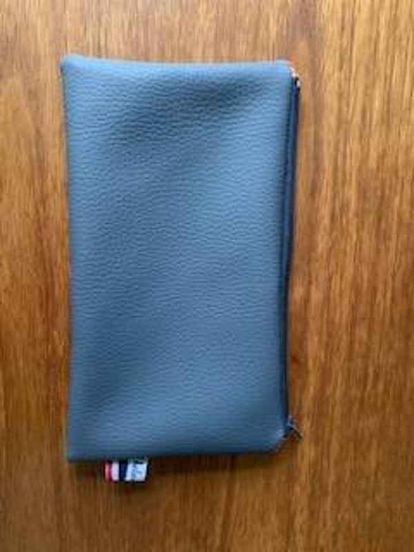 trousse plate en gris