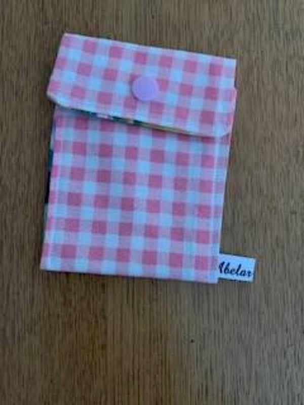 étuis carré vichy rose