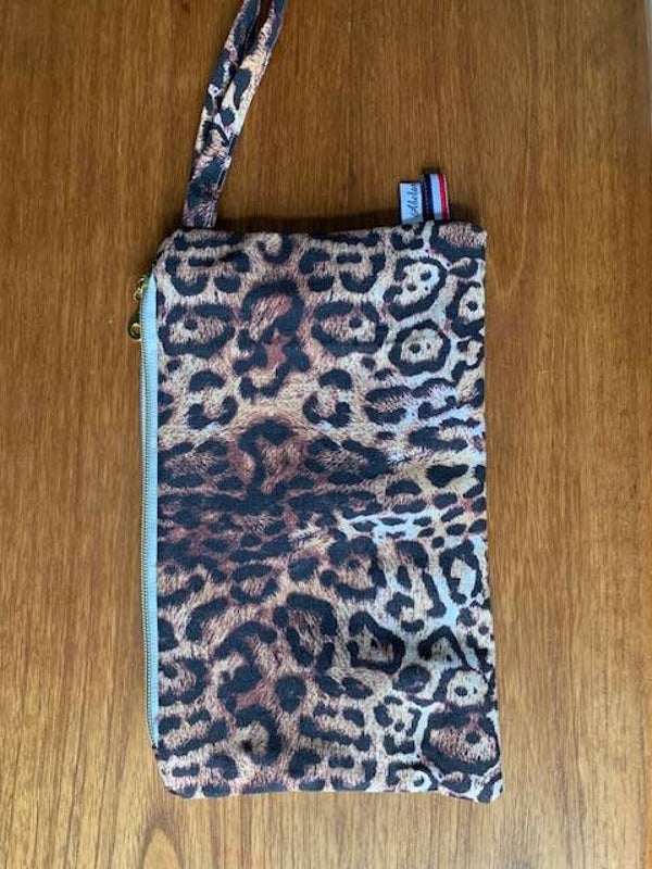 pochette motif léopard avec poignée