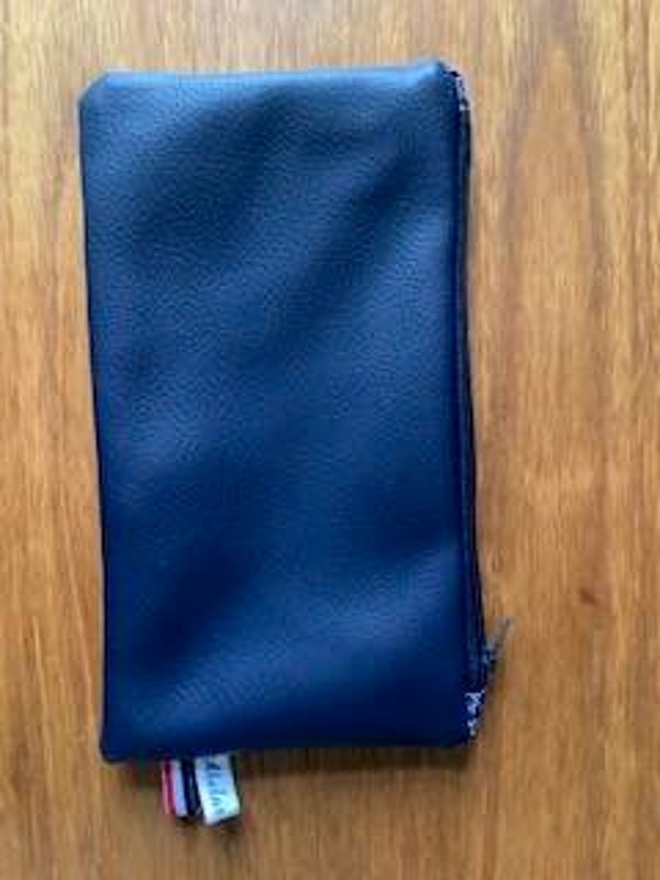 trousse plate en skaï bleu marine
