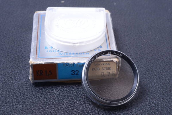 B & W SCHNEIDER SKYLIGHT KR 1.5 32MM FILTER GENUINE LENS PUSH W/ KEEPER 101-4