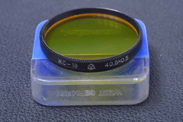 USSR CCCP ЖC-18 YELLOW 40.5MM FILTER LENS OR CAMERA SCREW W/ KEEPER 105-1