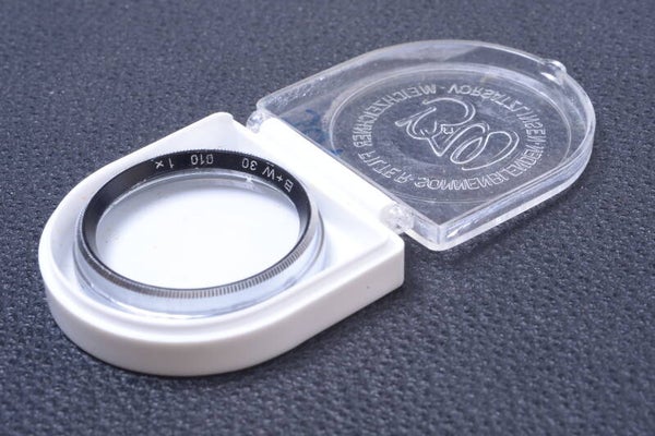 B & W SCHNEIDER UV 30MM FILTER GENUINE LENS OR CAMERA PUSH W/ KEEPER 108-1