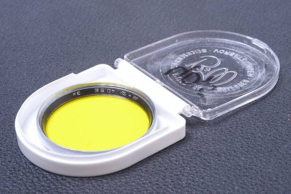 B & W SCHNEIDER YELLOW 3X 40.5MM FILTER GENUINE LENS OR CAMERA W/ KEEPER 108-1