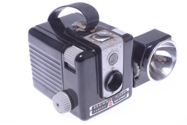 KODAK BROWNIE 'HAWKEYE' W/ FLASH D FRANCE MADE* BOX CAMERA 6x6CM 620 ROLL-FILM