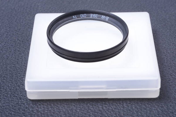 B & W SCHNEIDER UV 010 39MM FILTER GENUINE LENS OR CAMERA SCREW W/KEEPER 112-2