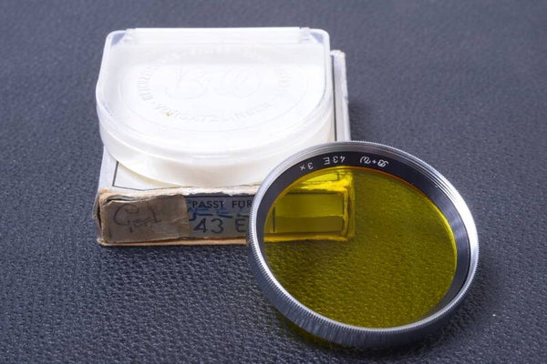 B & W SCHNEIDER YELLOW 3X 43MM FILTER GENUINE LENS OR CAMERA W/ KEEPER 112-2