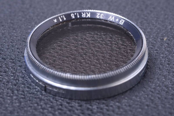 B & W SCHNEIDER SKYLIGHT KR 1.5 32MM FILTER GENUINE LENS OR CAMERA PUSH 15-4