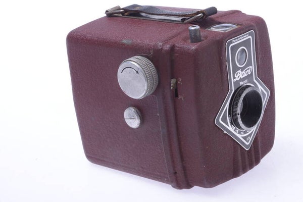 DACORA DACI ROYAL RED METAL BOX CAMERA FOCUS MODEL 6X6CM 120 ROLL FILM