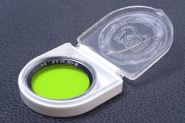 B & W SCHNEIDER GREEN 2X 30.5MM FILTER GENUINE LENS OR CAMERA W/ KEEPER 24-3