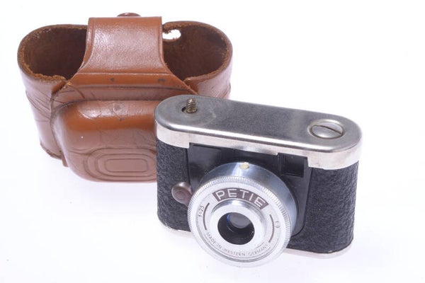 WALTER KUNIK PETIE CAMERA 16MM FILM W/ 25MM LENS & CASE *MISSING REWIND KNOB*