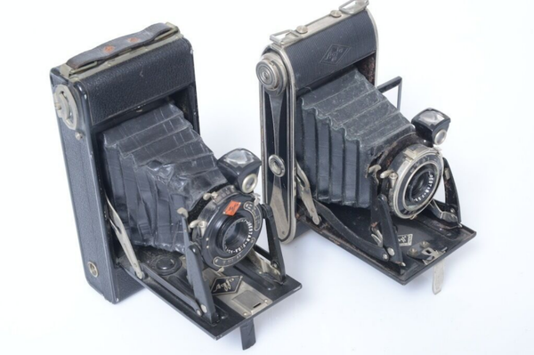 AGFA BILLY RECORD 8.8 & EARLY BILLY RECORD SPEEDEX 120 ROLL FILM CAMERA  0930