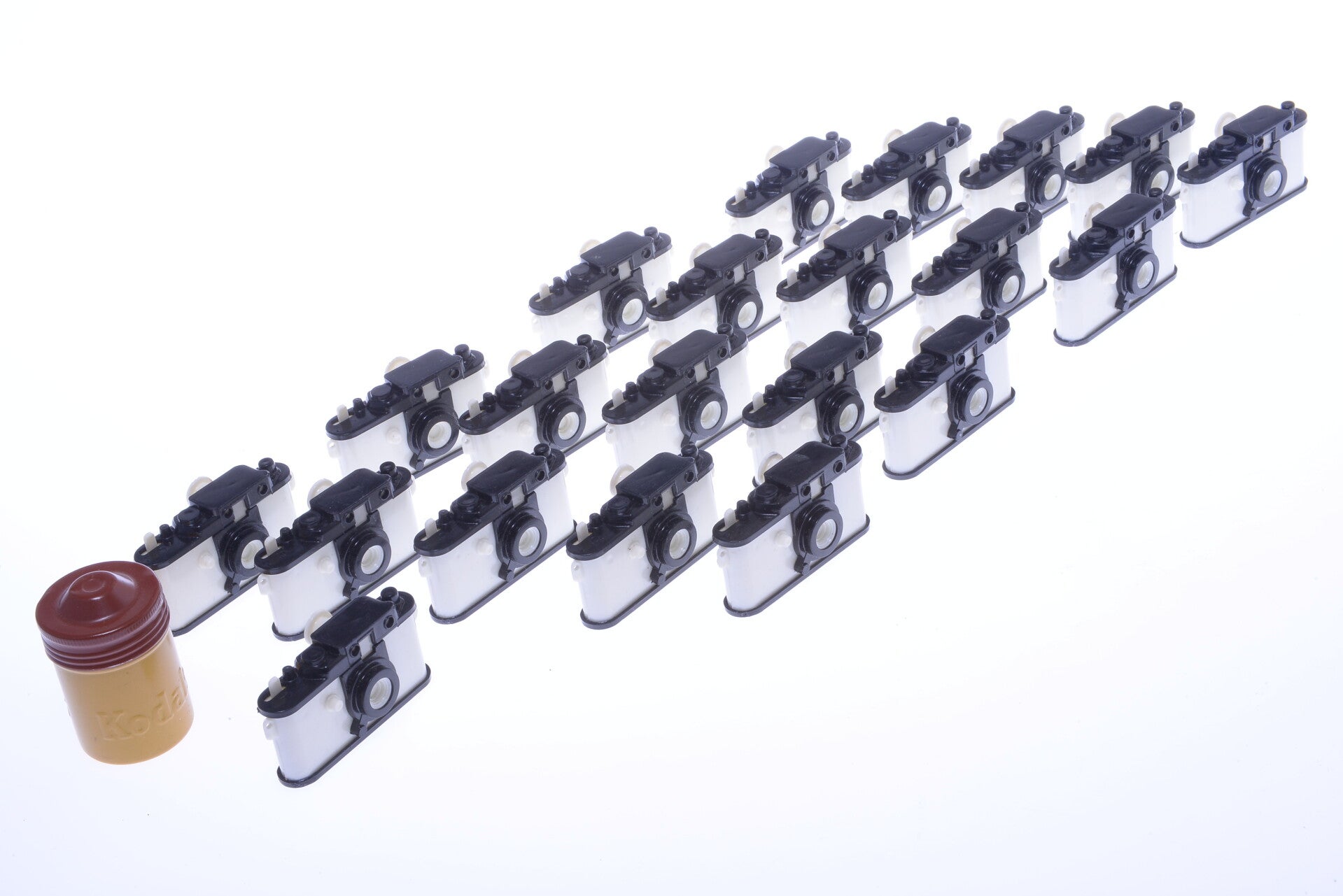 1 “LEICA" VIEWER PLASTIC ADVERTISING MERCHANDISING CAMERA 18 PICTURES LUXEMBUR