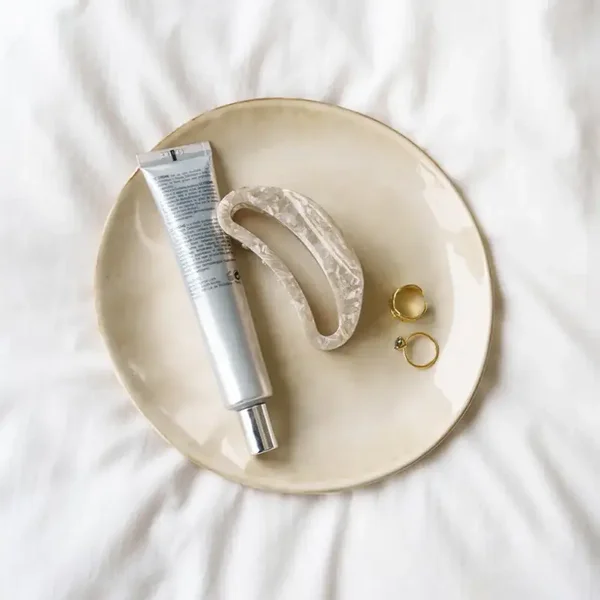 Olivia – Maanvormige clip marmer grijs